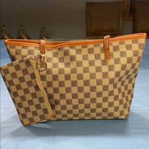 Unbranded Elegant Tan and Brown Checkered Tote with Pouch